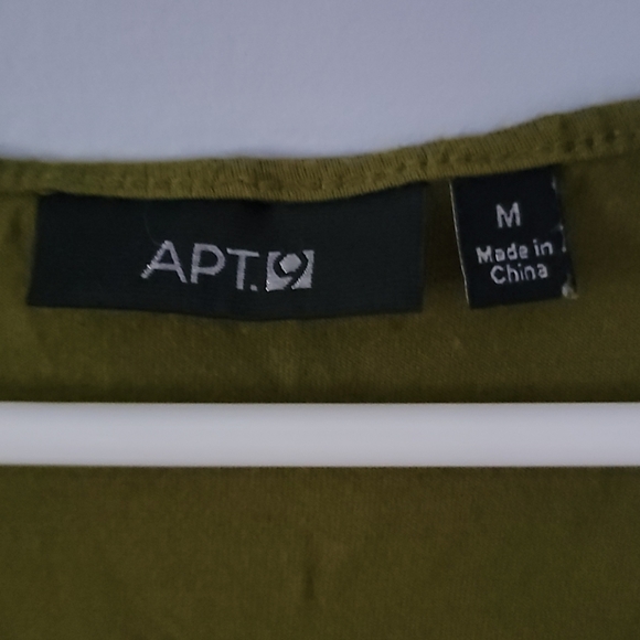 Apt 9 Medium, Green tank top - Picture 3 of 3